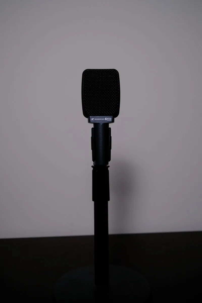 Sennheiser e609